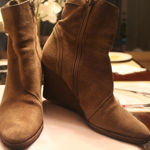 Chloe Wedge Ankle Boots In Toupe /olive Size 381/2